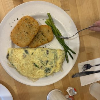 YogurStory - Spinach Mushroom Omelet with hash browns - Pancakes Near Me - Honolulu, Hawaii YogurStory - Spinach Mushroom Omelet with hash browns - Pancakes Near Me - Honolulu, Hawaii