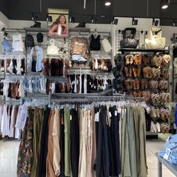 Huge selection of mostly small clothes for young peeps