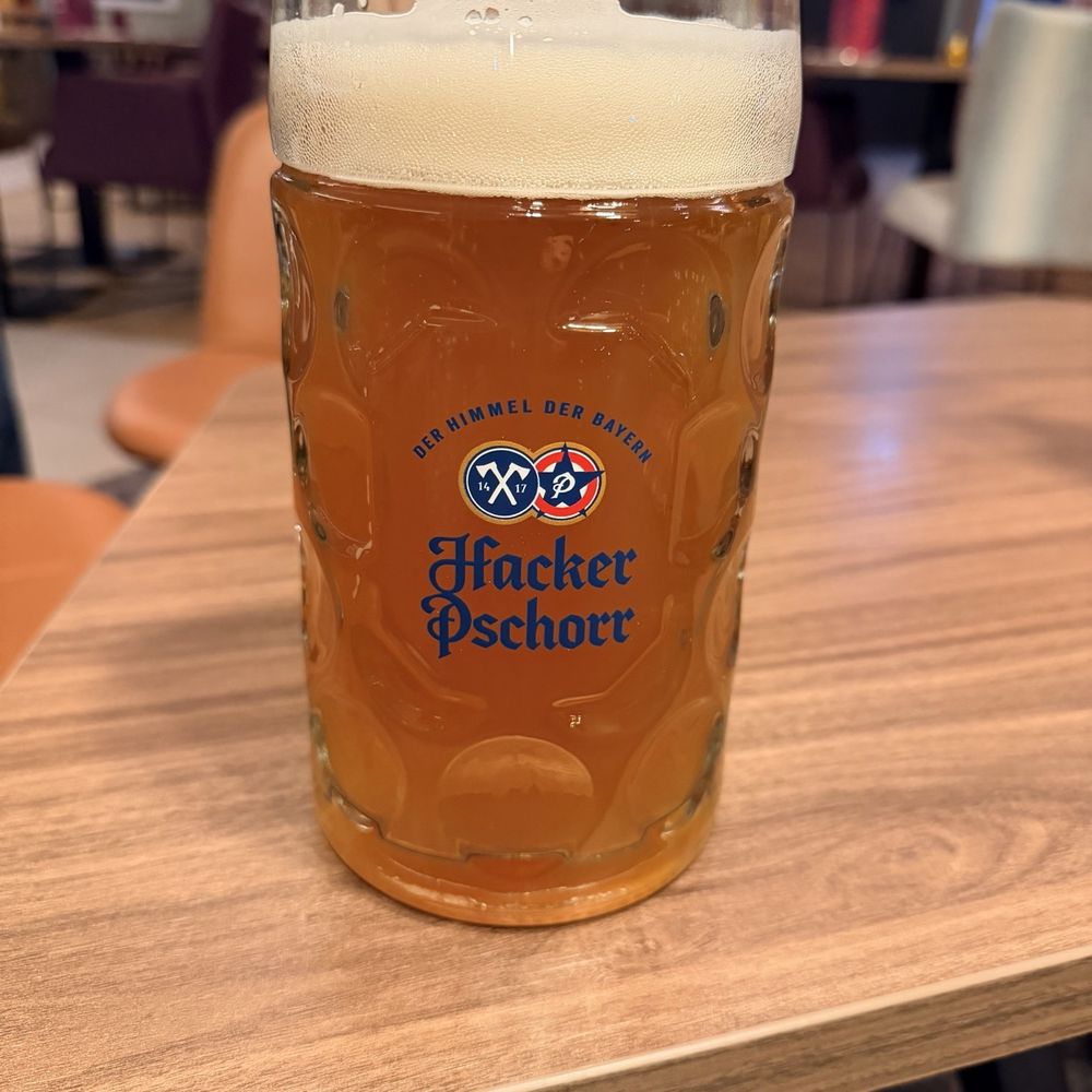 Hampton by Hilton - Weissbier $9 special. 1 litre - Hotels Near Me - Hallbergmoos, BY