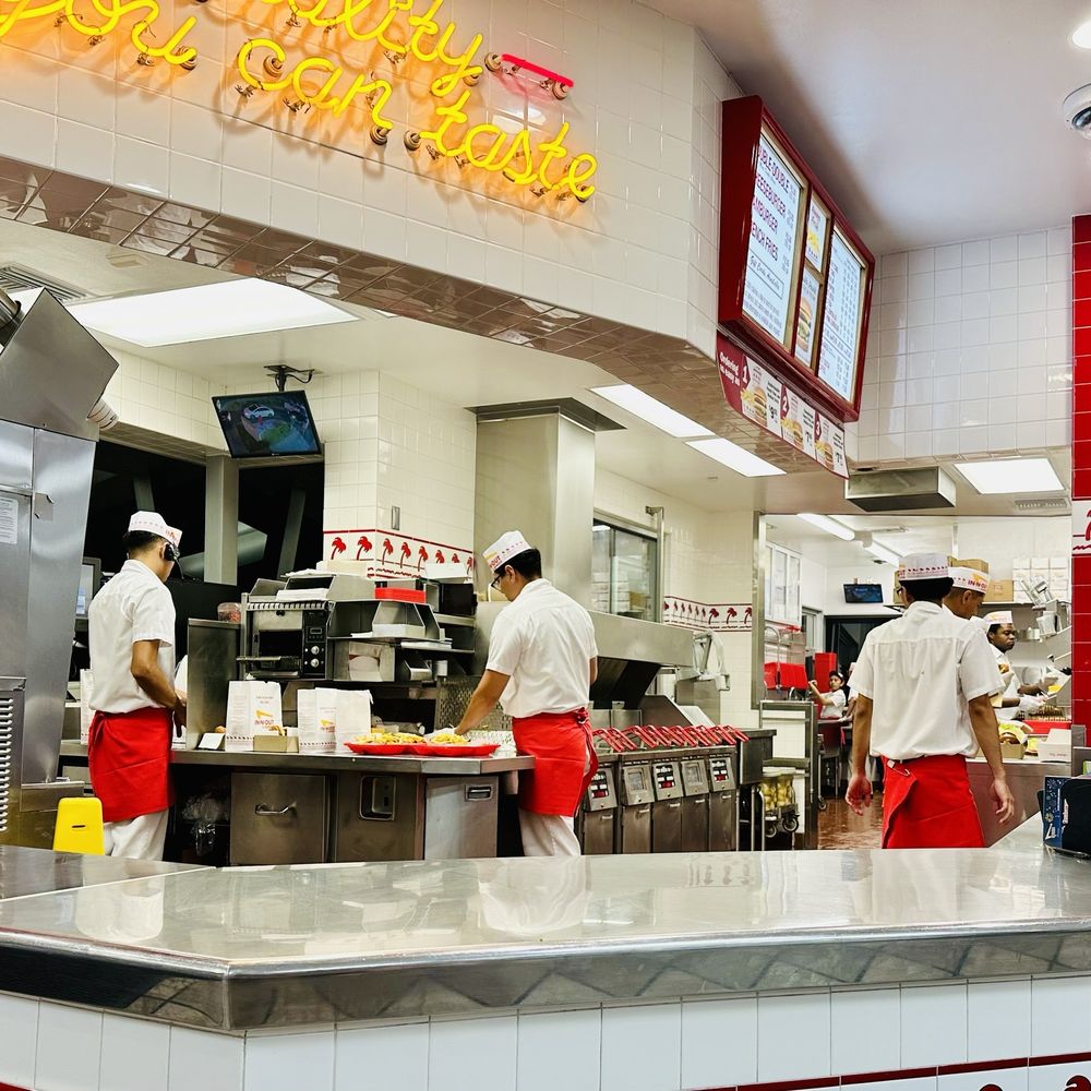 In-N-Out Burger - Photo 2