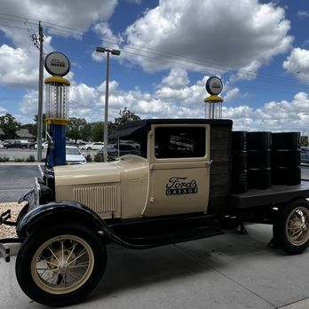 Ford's Garage - Brandon - Ford car - Burgers Near Me - Brandon, Florida