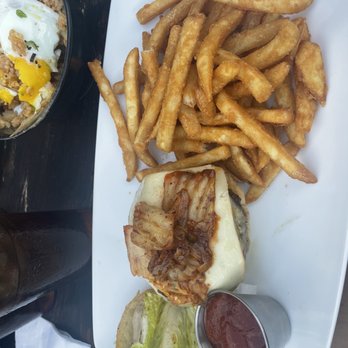 Taps and Hops Eatery - Kimchi burger was average, good but nothing special. - Gastropubs Near Me - Kapaʻa, Hawaii