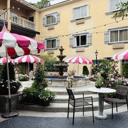 Le Chateau Garden Bistro