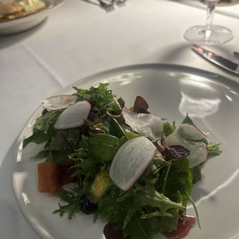 Norman's - SOUTHERN HILL FARMS BLUEBERRY AND PEACH SALAD PETITE GREENS - Seafood Near Me - Orlando, Florida