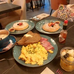 American scramble brunch