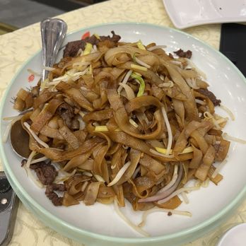 HL Peninsula - Beef chow fun - Dim Sum Near Me - Castro Valley, California HL Peninsula - Beef chow fun - Dim Sum Near Me - Castro Valley, California