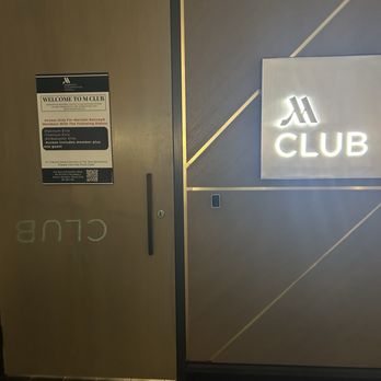 Bloomington Normal Marriott Hotel - The door to the lounge - Hotels Near Me - Normal, Illinois