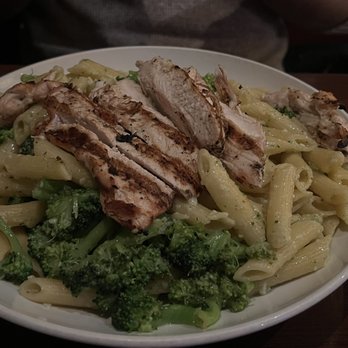 Pasquale's - Chicken and Broccoli w Alfredo Sauce - Pizza Near Me - Buffalo, New York Pasquale's - Chicken and Broccoli w Alfredo Sauce - Pizza Near Me - Buffalo, New York