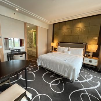 Waldorf Astoria Berlin - 10/3/23 spacious room with nice in room amenities - Hotels Near Me - Berlin, BE Waldorf Astoria Berlin - 10/3/23 spacious room with nice in room amenities - Hotels Near Me - Berlin, BE