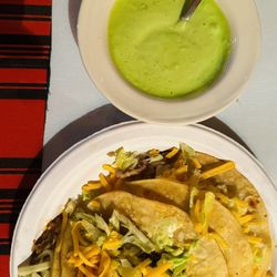 La Bamba - Tacos and avocado sauce