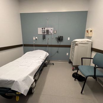 ContinuEM - Simple clean room. Enough space for a single patient with guest and doctor. - Urgent Care Near Me - Lakewood, California ContinuEM - Simple clean room. Enough space for a single patient with guest and doctor. - Urgent Care Near Me - Lakewood, California