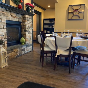 Cafe Fiore Restaurant & Lounge - Interior view of dining room. - Pizza Near Me - Cromwell, Connecticut Cafe Fiore Restaurant & Lounge - Interior view of dining room. - Pizza Near Me - Cromwell, Connecticut