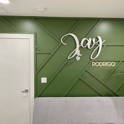 Andrei Handyman - Custom wall design and color.