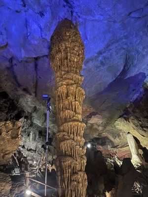 Lost World Caverns by null