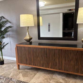 Macon Marriott City Center - Hallway outside of the first floor elevators - Hotels Near Me - Macon, Georgia