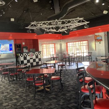 Tradewinds - Inside dining - Bars Near Me - Honolulu, Hawaii