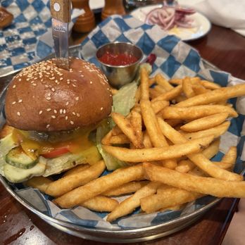Long Timber Brewing - Long Timber Burger - Breweries Near Me - Monroe, Oregon