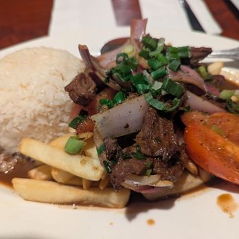 Aji Limon - Beef saltado, not too oily, well flavored. Muah! - Peruvian Near Me - Buena Park, California
