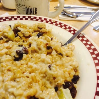 Hallie's Diner - American Near Me - Petaluma, California