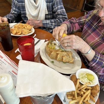 Middendorf's - Manchac - Seafood Near Me - Akers, Louisiana