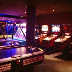 Star Bowling - Four pinball machines