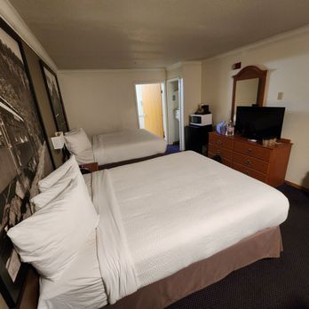 Super 8 by Wyndham Willits - 2 queen bedroom - Hotels Near Me - Willits, California Super 8 by Wyndham Willits - 2 queen bedroom - Hotels Near Me - Willits, California