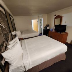 Super 8 by Wyndham Willits - 2 queen bedroom