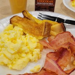 Country Inn & Suites by Radisson, Minot, ND - Breakfast Yay!