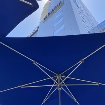 Kimpton Palomar Hotel Phoenix Cityscape - Sun moves behind the buildings by 1:30pm - don't worry about umbrellas - Hotels Near Me - Phoenix, Arizona