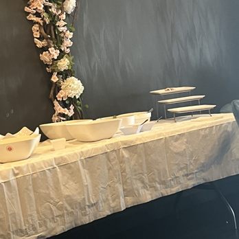 Cove - Empty setting of suppose to be salad, muffins, fruit... they didn't even refill the bowls and everyone was just touching it ... it - Venues & Event Spaces Near Me - Queens, New York