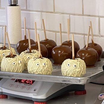 Kilwins Ice Cream - Chocolate - Fudge - chocolate apples on a scale - Desserts Near Me - Franklin, Tennessee Kilwins Ice Cream - Chocolate - Fudge - chocolate apples on a scale - Desserts Near Me - Franklin, Tennessee