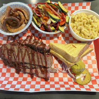Danny's BBQ - Brisket plate with peppers, mac and cheese and a side of sausage. - Barbeque Near Me - Silverdale, Washington Danny's BBQ - Brisket plate with peppers, mac and cheese and a side of sausage. - Barbeque Near Me - Silverdale, Washington