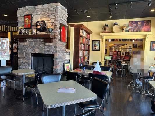 Pulp Fiction Coffee House/Robbie Rare Books by null