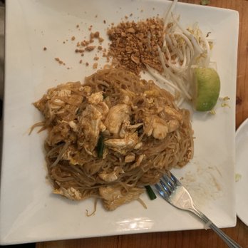 District III - Pad thai - Vietnamese Near Me - Alpharetta, Georgia