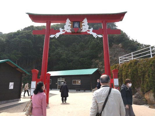 Motonosumi Shrine by null