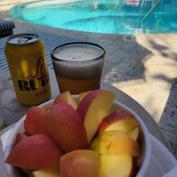 Trouvail - Happy hour poolside - Hotels Near Me - Miami Beach, Florida
