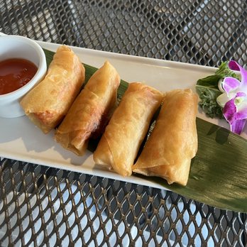 Aiko Asian Bistro - Spring roll - Sushi Bars Near Me - Melville, New York