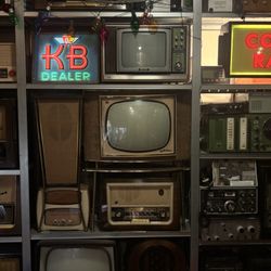 Hurdy Gurdy Museum of Vintage Radio - Display of old radios in the basement