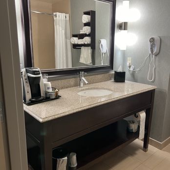Holiday Inn Express & Suites Eureka - 8/27/24 Room - Hotels Near Me - Eureka, California Holiday Inn Express & Suites Eureka - 8/27/24 Room - Hotels Near Me - Eureka, California