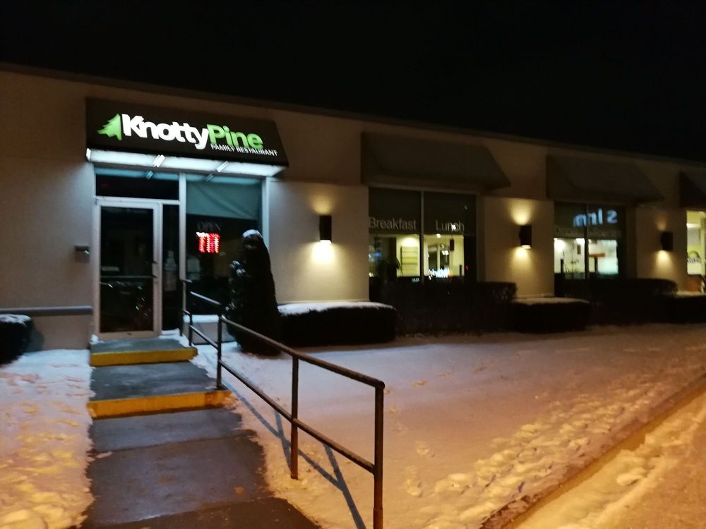 KNOTTY PINE FAMILY RESTAURANT Updated May 2024 1100 Wellington Road