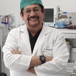 Dr. Heriberto Priego Colorado - Hospital Río Medical/quirófano