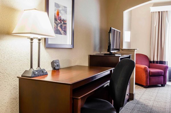 Comfort Suites 31 Photos 22 Reviews Hotels 2620 S Dirksen