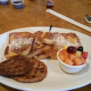 Maple Leaf Diner - French toast breakfast - American Near Me - Dallas, Texas Maple Leaf Diner - French toast breakfast - American Near Me - Dallas, Texas