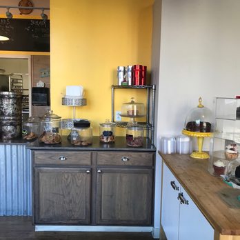 Leisha's Bakeria - Breakfast & Brunch Near Me - Bridgeport, Connecticut