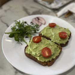 Nicolette Cafè - Gluten free avocado toast