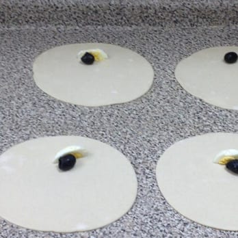 Manos de Monje - Primer paso para preparar empanadas de pino. - Desserts Near Me - Santiago, RM Manos de Monje - Primer paso para preparar empanadas de pino. - Desserts Near Me - Santiago, RM