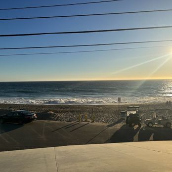 The Sunset Restaurant - Sunset and ocean - New American Near Me - Malibu, California The Sunset Restaurant - Sunset and ocean - New American Near Me - Malibu, California