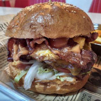 High Five - Bacon cheeseburger with extra egg - International Near Me - Pforzheim, BW