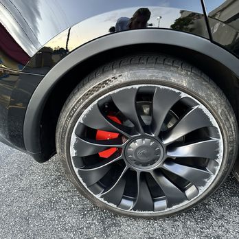 Pit Stop Wheel Repair - Before - Wheel & Rim Repair Near Me - Los Angeles, California