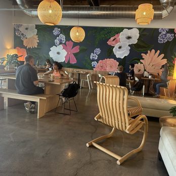 Bittersweet Pastry Shop - Beautiful space. No overcrowding and plenty of outlets - Bakeries Near Me - Chicago, Illinois